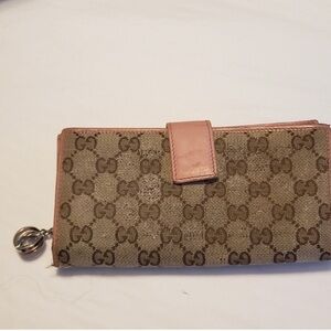 Gucci Beige and Pink Signature Wallet